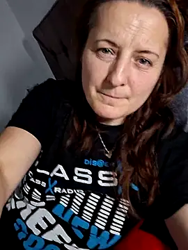 Snapshot of Fluturas2 chatting on 11/10/25, 09:31 Fluturas2 online show from 11/10/25, 09:31