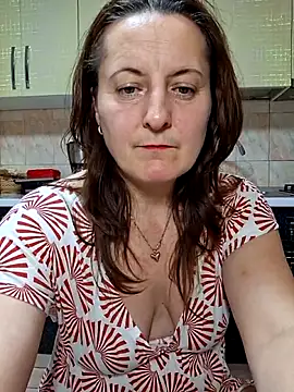 Snapshot of Fluturas2 chatting on 11/20/25, 08:31 Fluturas2 online show from 11/20/25, 08:31