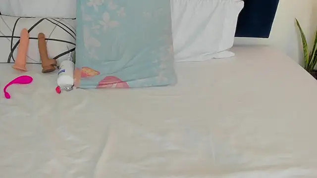 sophieturner mg online show from 11/15/25, 07:29