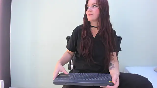 sophieturner mg online show from 07/14/26, 07:09