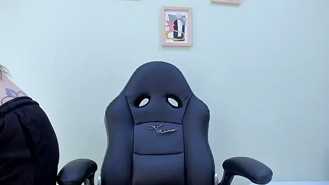 sophieturner mg online show from 06/17/26, 07:02
