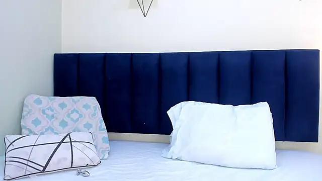 sophieturner mg online show from 05/15/26, 07:12