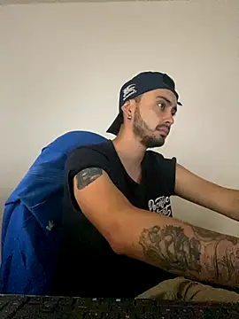 Snapshot of cristopher_wallacee chatting on 10/20/25, 10:32 cristopher wallacee online show from 10/20/25, 10:32