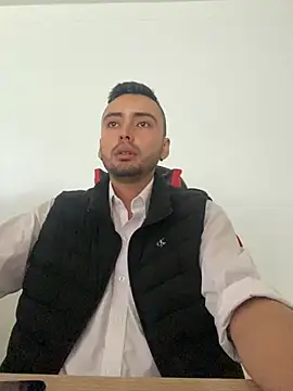 Snapshot of cristopher_wallacee chatting on 10/11/25, 07:37 cristopher wallacee online show from 10/11/25, 07:37