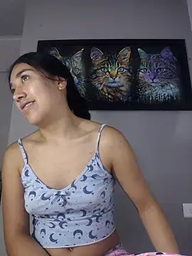 Snapshot of AmberGold- chatting on 10/23/25, 08:57 AmberGold- online show from 10/23/25, 08:57