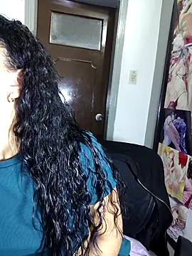 Snapshot of AmberGold- chatting on 11/27/25, 10:43 AmberGold- online show from 11/27/25, 10:43