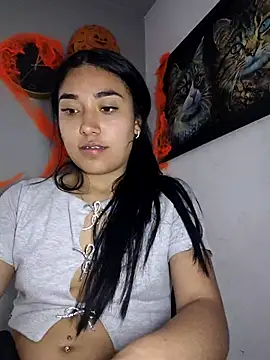 Snapshot of AmberGold- chatting on 10/28/25, 10:58 AmberGold- online show from 10/28/25, 10:58