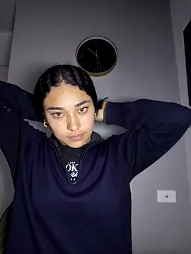 Snapshot of AmberGold- chatting on 11/08/25, 09:13 AmberGold- online show from 11/08/25, 09:13