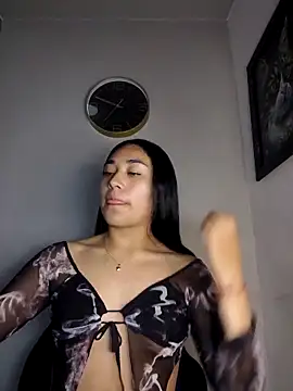 Snapshot of AmberGold- chatting on 12/14/25, 08:42 AmberGold- online show from 12/14/25, 08:42