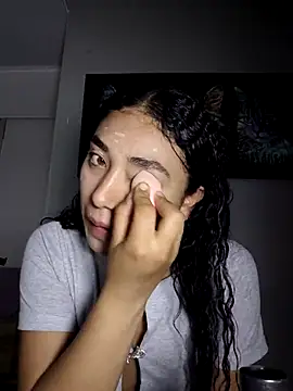 Snapshot of AmberGold- chatting on 10/10/25, 09:43 AmberGold- online show from 10/10/25, 09:43