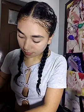 Snapshot of AmberGold- chatting on 10/09/25, 09:43 AmberGold- online show from 10/09/25, 09:43