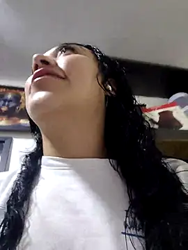 Snapshot of AmberGold- chatting on 12/05/25, 08:24 AmberGold- online show from 12/05/25, 08:24