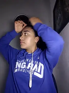 Snapshot of AmberGold- chatting on 11/26/25, 07:52 AmberGold- online show from 11/26/25, 07:52