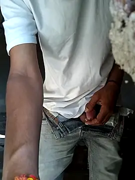 Snapshot of onlymasti00 chatting on 10/11/25, 10:05 onlymasti00 online show from 10/11/25, 10:05