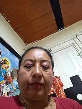 Snapshot of VictoriaSanz chatting on 10/21/25, 02:55 VictoriaSanz online show from 10/21/25, 02:55