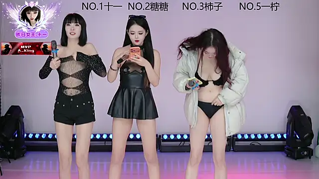 Snapshot of ERA_002 chatting on 12/15/25, 02:06 ERA 002 online show from 12/15/25, 02:06