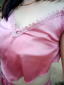 Snapshot of merylove-00 chatting on 04/11/26, 07:45 merylove-00 online show from 04/11/26, 07:45