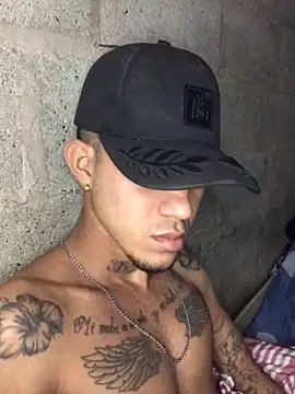 Snapshot of tattoos22 chatting on 11/04/25, 12:31 tattoos22 online show from 11/04/25, 12:31