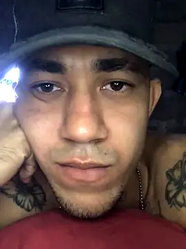 Snapshot of tattoos22 chatting on 10/22/25, 01:32 tattoos22 online show from 10/22/25, 01:32