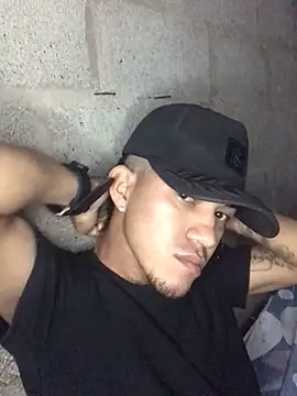 Snapshot of tattoos22 chatting on 10/30/25, 12:47 tattoos22 online show from 10/30/25, 12:47