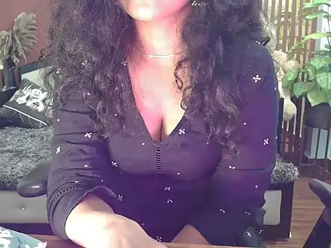 shaalu sharma online show from 12/18/25, 06:56