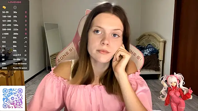 VibeQueenLucy online show from 09/27/25, 03:29