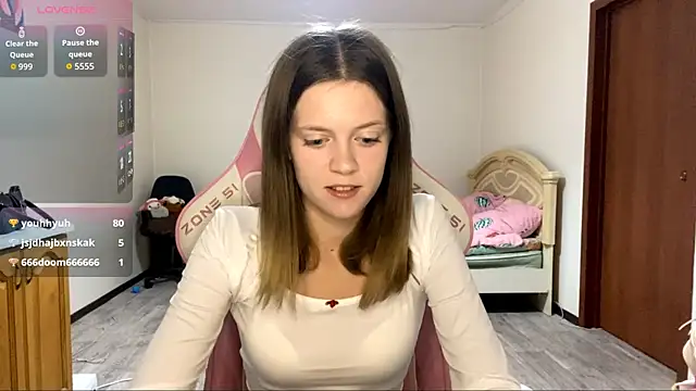 VibeQueenLucy online show from 09/15/25, 04:18