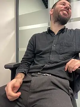 Snapshot of speddy34 chatting on 12/19/25, 07:11 speddy34 online show from 12/19/25, 07:11