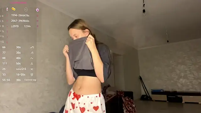 Snapshot of CharlynDini chatting on 09/13/25, 03:34 CharlynDini online show from 09/13/25, 03:34