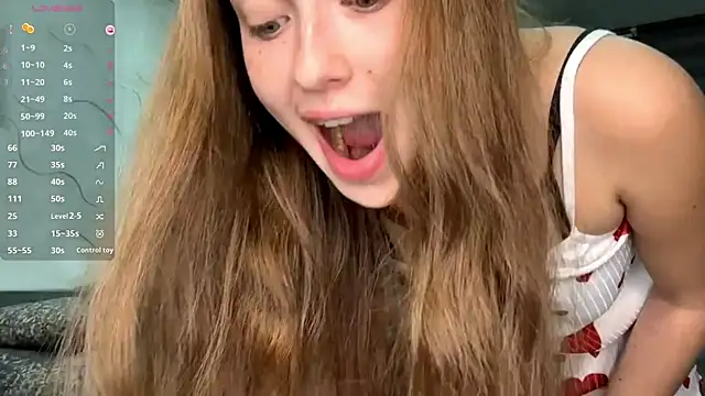 Snapshot of CharlynDini chatting on 10/06/25, 04:30 CharlynDini online show from 10/06/25, 04:30