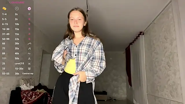 Snapshot of CharlynDini chatting on 09/19/25, 03:16 CharlynDini online show from 09/19/25, 03:16