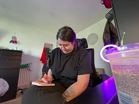 Snapshot of Prill940 chatting on 04/12/26, 08:17 Prill940 online show from 04/12/26, 08:17