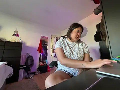 Snapshot of Prill940 chatting on 04/14/26, 07:02 Prill940 online show from 04/14/26, 07:02