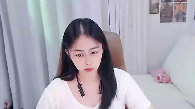 Snapshot of BOBO-jiang chatting on 10/15/25, 01:41 BOBO-jiang online show from 10/15/25, 01:41
