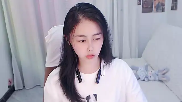 Snapshot of BOBO-jiang chatting on 10/17/25, 01:57 BOBO-jiang online show from 10/17/25, 01:57