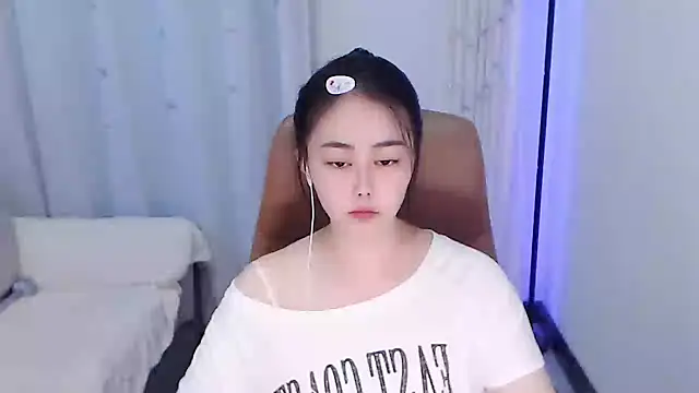 Snapshot of BOBO-jiang chatting on 10/04/25, 01:56 BOBO-jiang online show from 10/04/25, 01:56