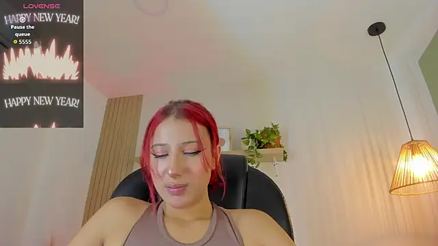 Cristalfoxy  online show from 01/08/26, 07:53