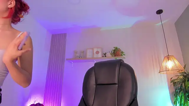 Cristalfoxy  online show from 02/10/26, 07:46