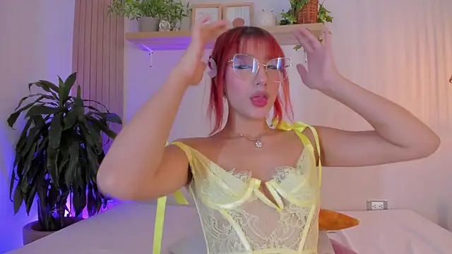 Cristalfoxy  online show from 02/12/26, 07:24