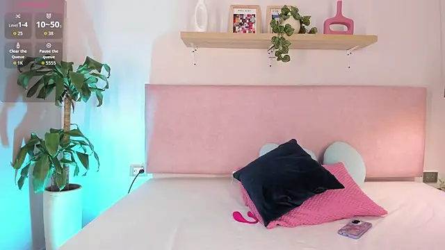 Cristalfoxy  online show from 10/03/25, 11:45