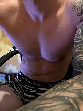 fronkie9384 online show from 09/17/25, 08:33