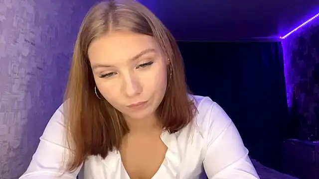 Snapshot of SwiiSweet chatting on 10/18/25, 01:02 SwiiSweet online show from 10/18/25, 01:02