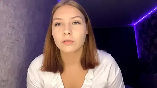 Snapshot of SwiiSweet chatting on 10/17/25, 04:09 SwiiSweet online show from 10/17/25, 04:09