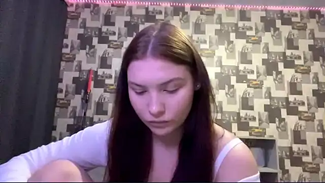 Snapshot of SwiiSweet chatting on 09/17/25, 04:09 SwiiSweet online show from 09/17/25, 04:09