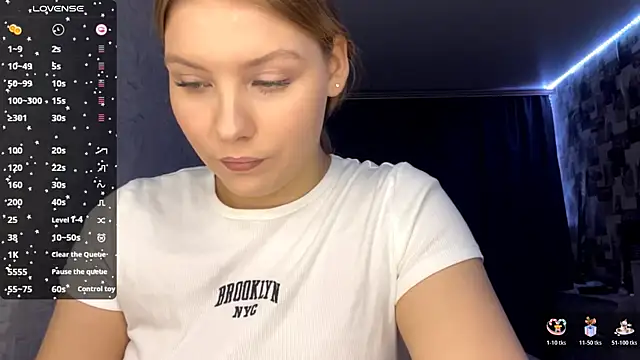 Snapshot of SwiiSweet chatting on 11/06/25, 04:11 SwiiSweet online show from 11/06/25, 04:11