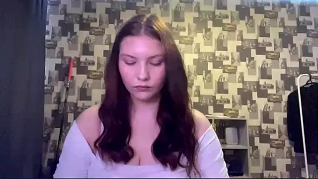 Snapshot of SwiiSweet chatting on 09/23/25, 04:03 SwiiSweet online show from 09/23/25, 04:03