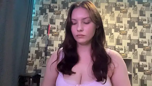 Snapshot of SwiiSweet chatting on 09/19/25, 04:11 SwiiSweet online show from 09/19/25, 04:11