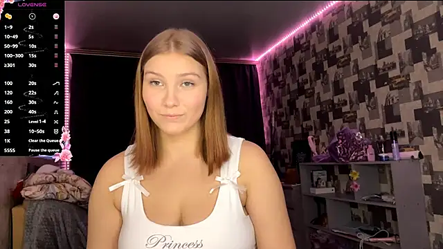 Snapshot of SwiiSweet chatting on 11/11/25, 04:13 SwiiSweet online show from 11/11/25, 04:13