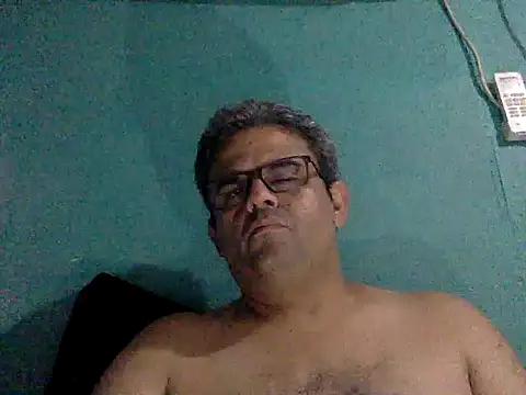 Snapshot of Katracho6969 chatting on 10/14/25, 04:24 Katracho6969 online show from 10/14/25, 04:24