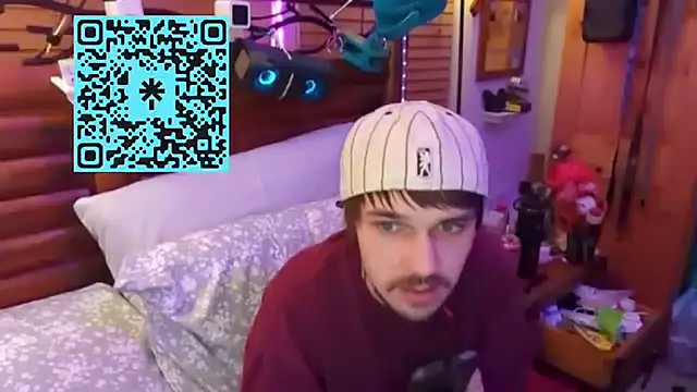 Snapshot of j_ray95 chatting on 11/08/25, 05:11 j ray95 online show from 11/08/25, 05:11